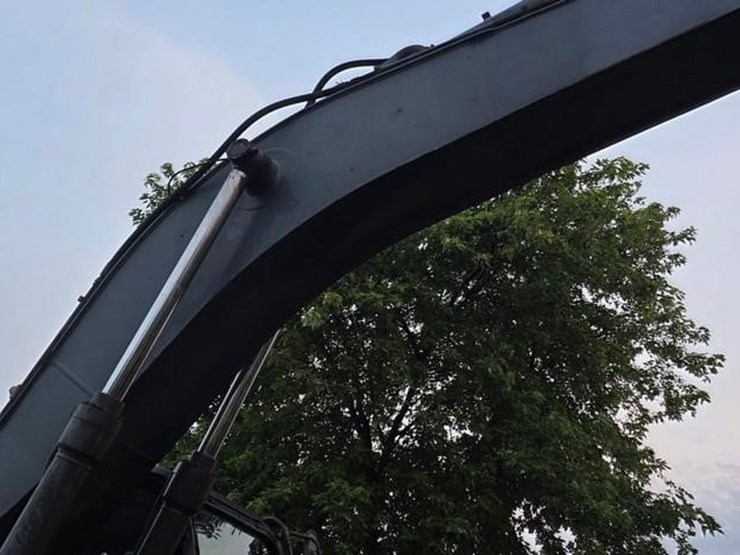 2011-deere-240d-lc-image-14