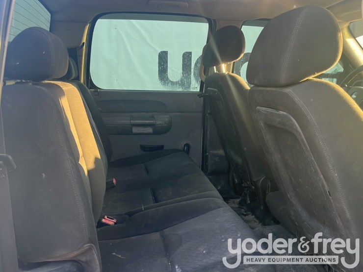 2010-chevrolet-silverado-2500-image-34