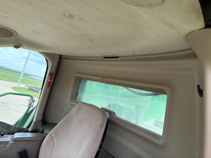 2012-john-deere-s680-image-59