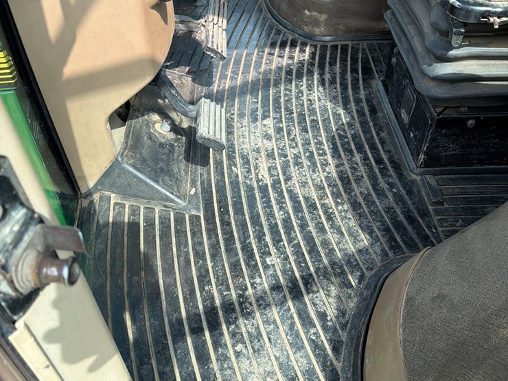 john-deere-8200-image-45