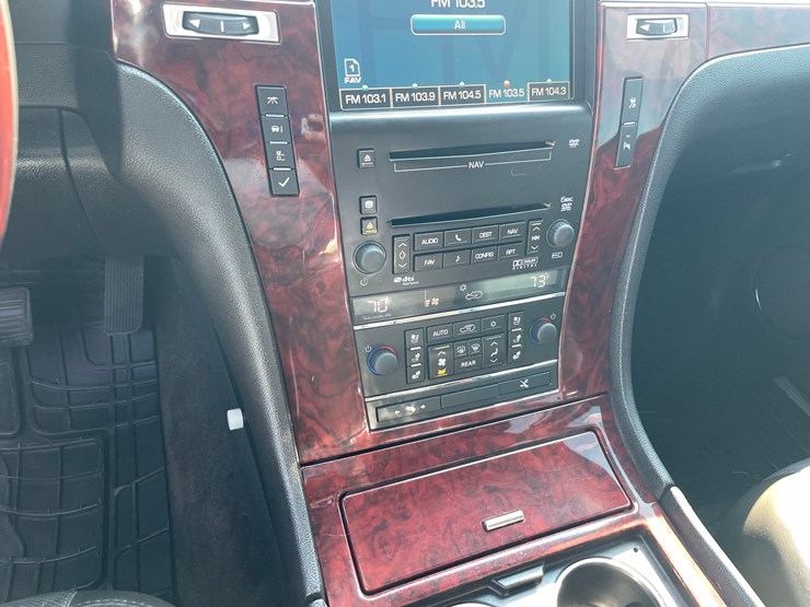 2009-cadillac-escalade-image-65