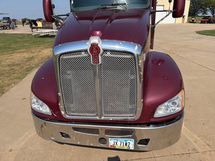 2010-kenworth-t660-image-18