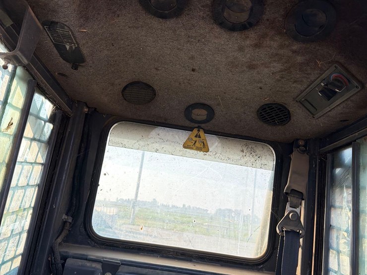 new-holland-l150-image-25
