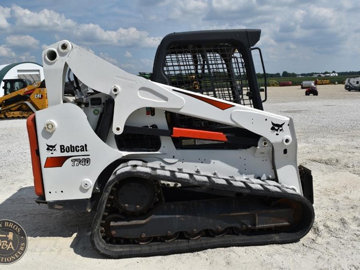2016-bobcat-t740-image-58