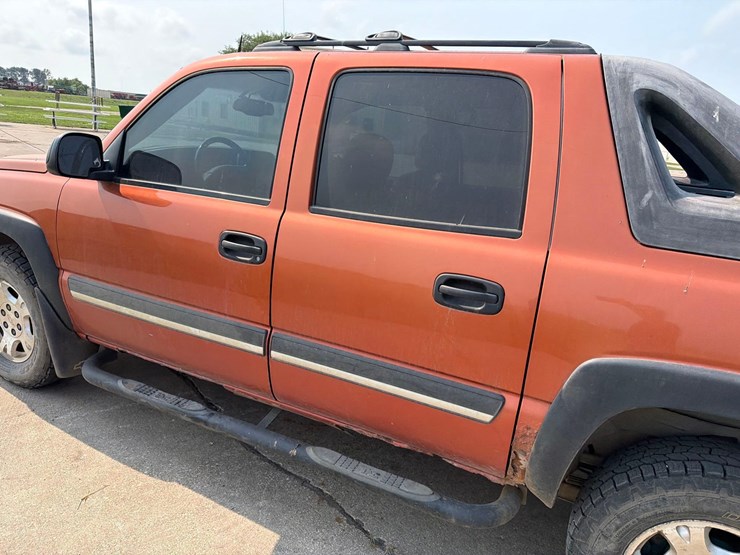 2005-chevy-avalache-1500-pickup-image-6