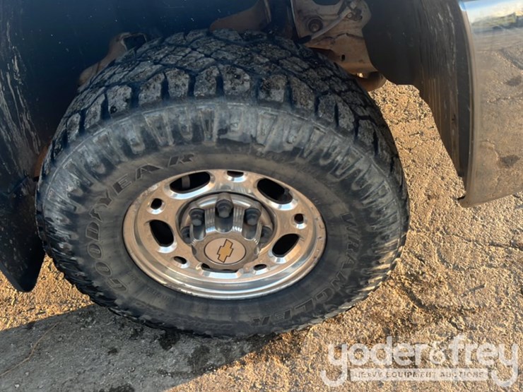 2010-chevrolet-silverado-2500-image-10