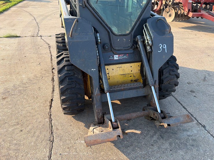 new-holland-l150-image-9