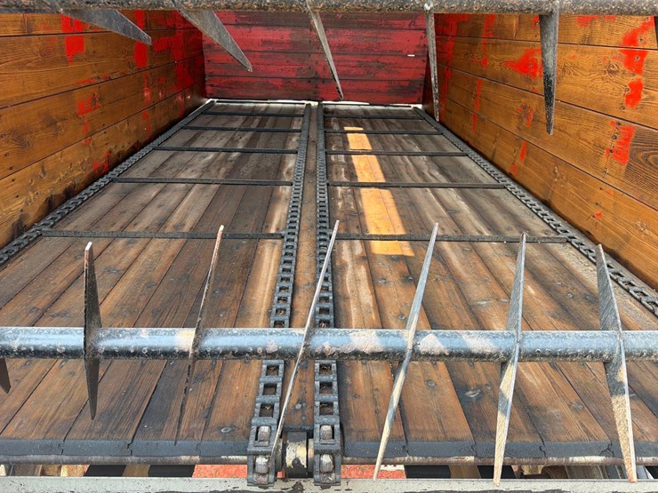lindsay-14ft-front-unload-silage-wagon-image-17