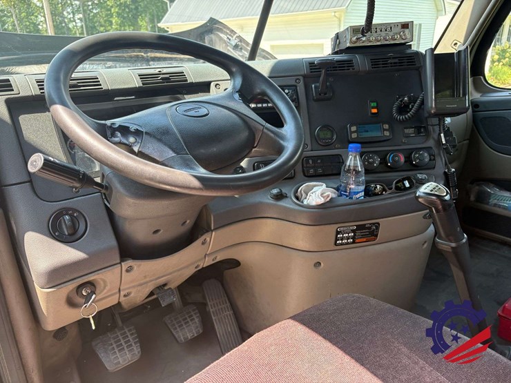2015-freightliner-cascadia-113-image-58