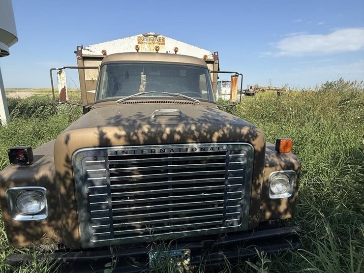 international-grain-truck-image-2