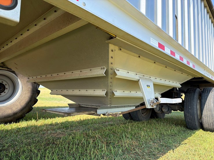2010-dakota-4100-41ft-semi-grain-trailer-image-11