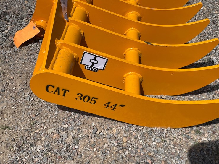 2026-caterpillar-305-image-5