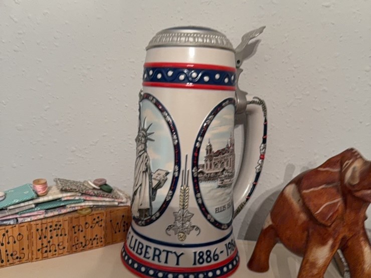 beer-stein-and-other-decorations-image-7