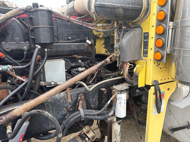 1995-peterbilt-379-image-61