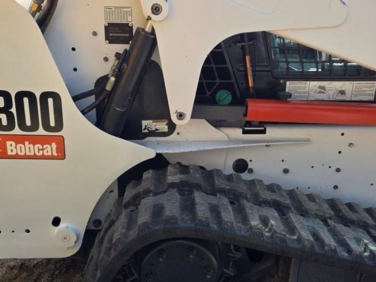2010-bobcat-t300-image-15