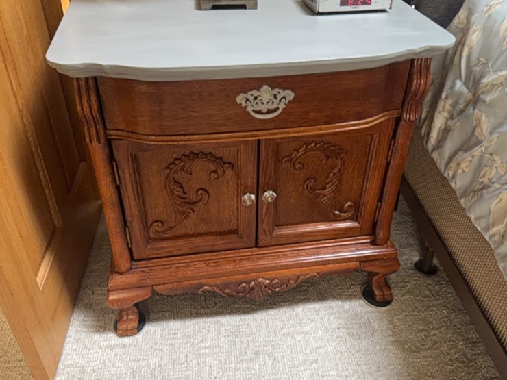 two-matching-oak-night-stands-image-4