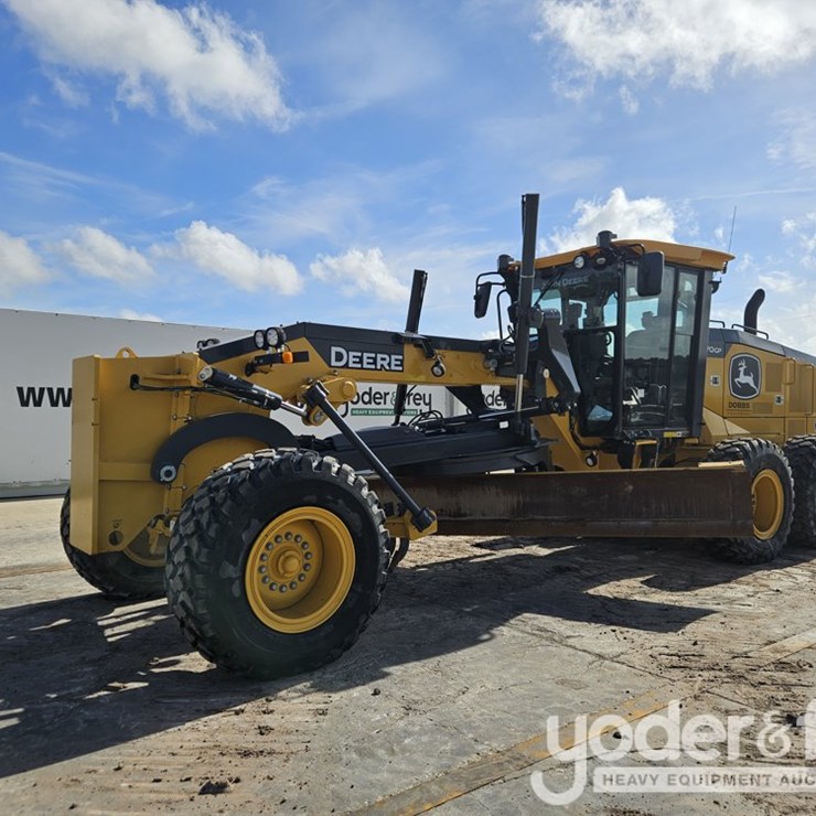 2023 DEERE 670GP