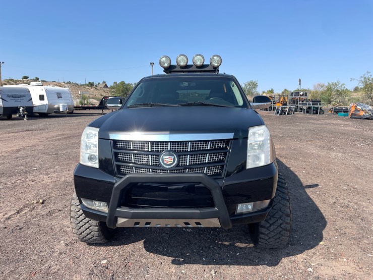 2009-cadillac-escalade-image-2