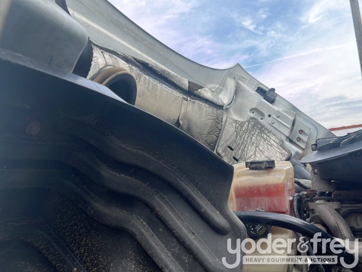 2018-freightliner-cascadia-113-image-36