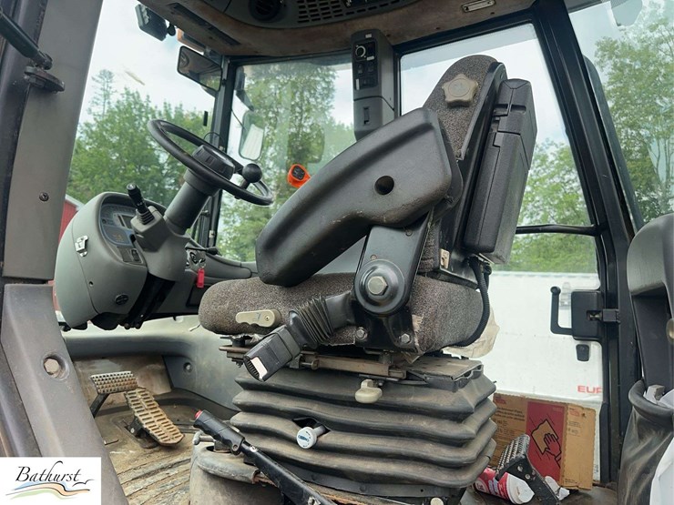 new-holland-tv140-image-24