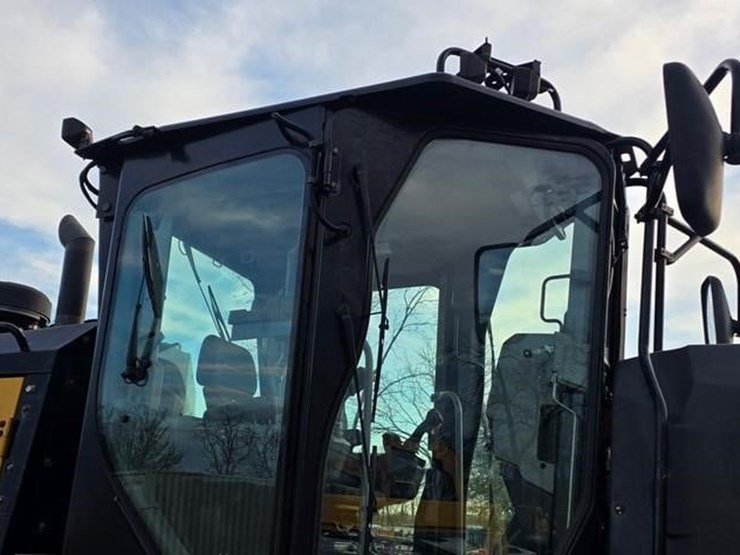 2020-caterpillar-140-image-37