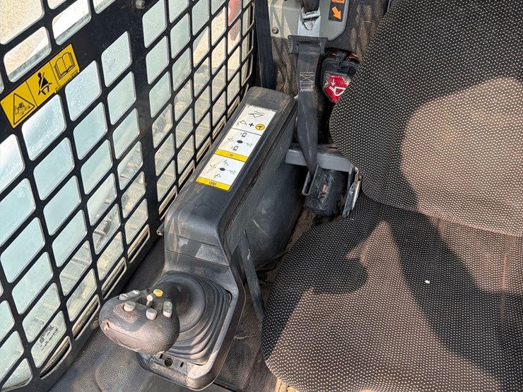 2021-bobcat-t76-image-47