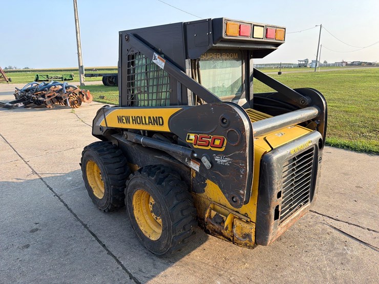 new-holland-l150-image-4