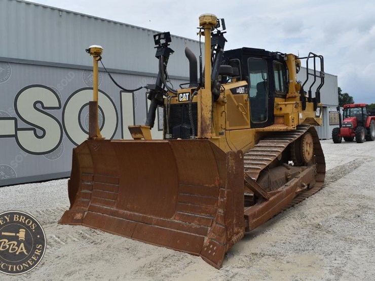 2015-caterpillar-d6t-xl-image-1