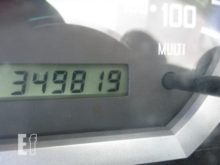 2016-isuzu-nqr-image-22