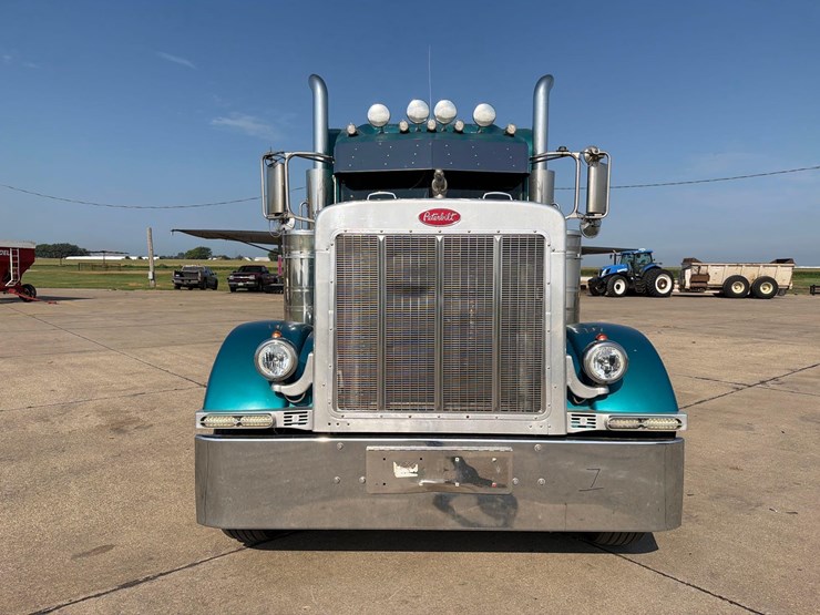 2007-peterbilt-379-image-2