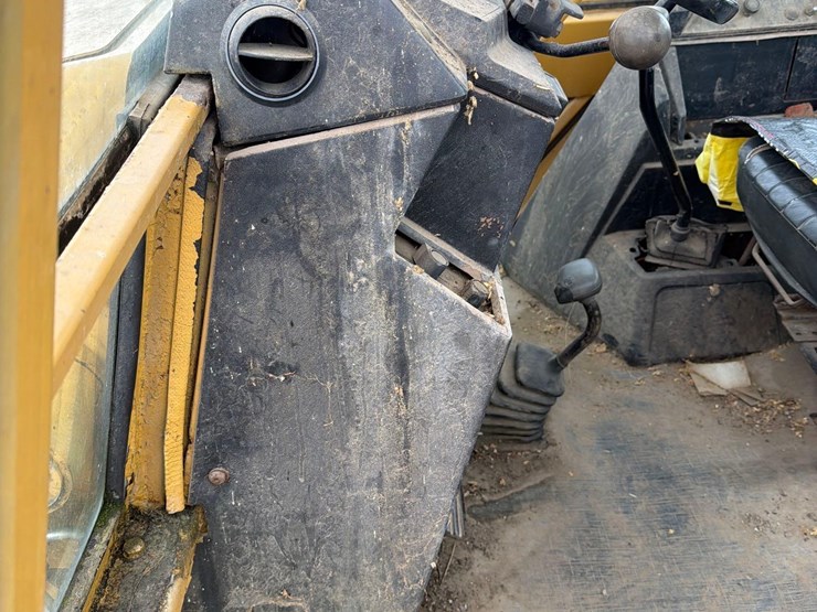 caterpillar-416-image-35