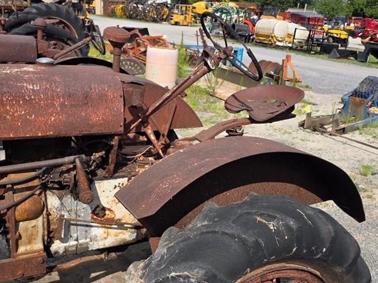 silver-king-tractor-(not-running)-106-image-9