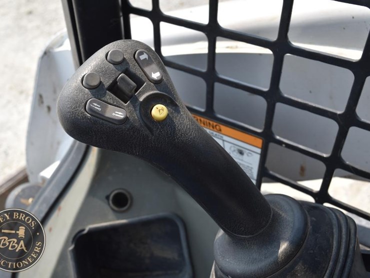 2019-bobcat-t740-image-39
