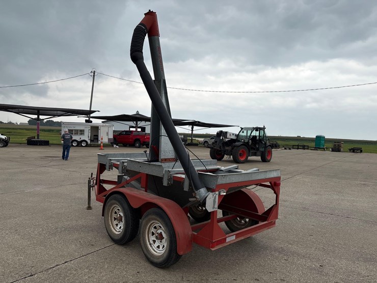 red-express-2-tote-seed-tender-trailer-image-4