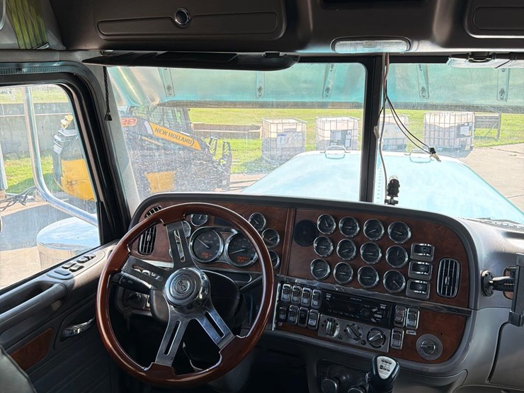 2007-peterbilt-379-image-51