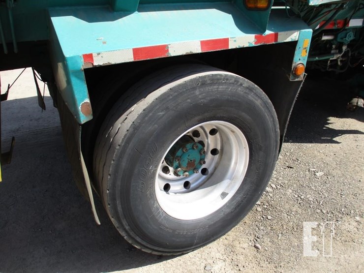 2009-peterbilt-320-image-27