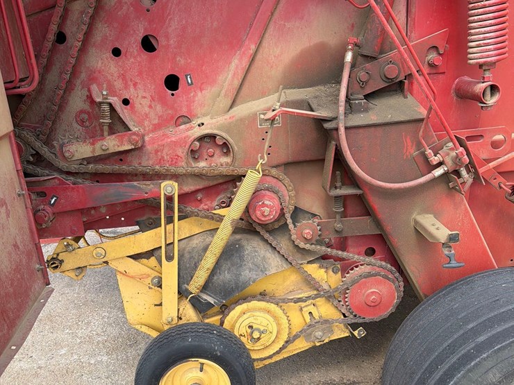 new-holland-660-image-38