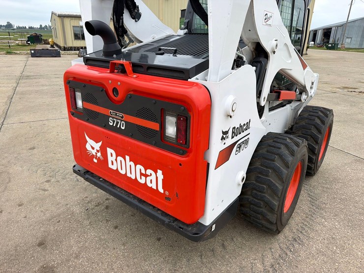 2022-bobcat-s770-image-25