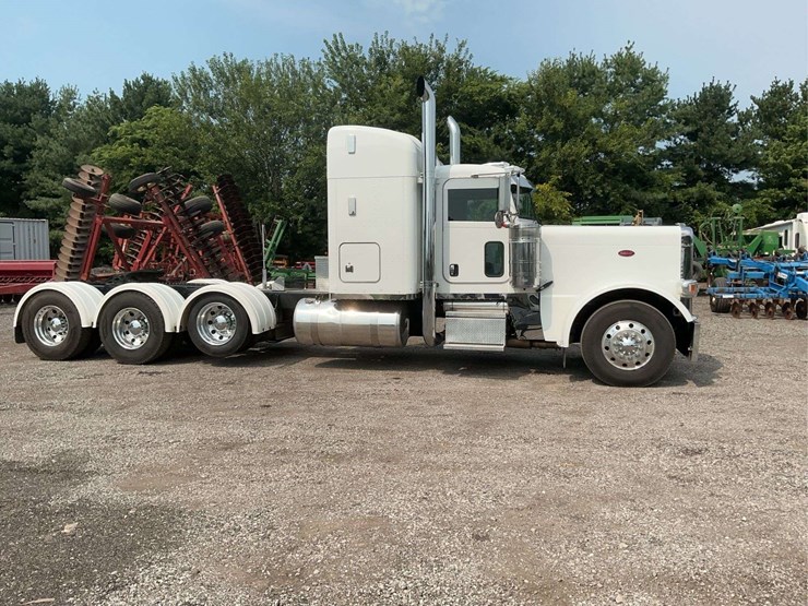 2013-peterbilt-389-image-1