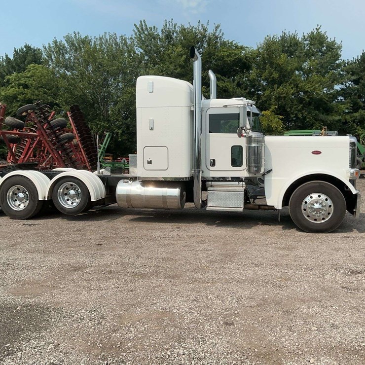 2013 PETERBILT 389