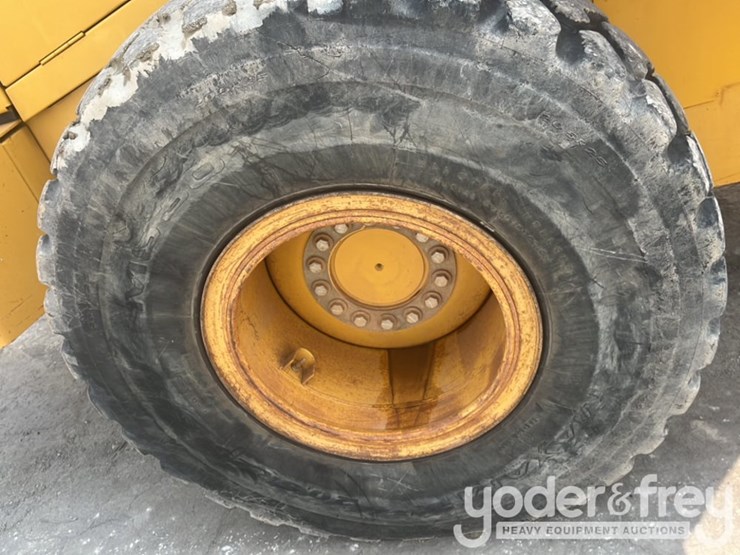 2014-deere-624k-image-30