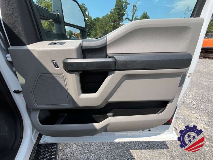 2017-ford-f550-xl-image-45