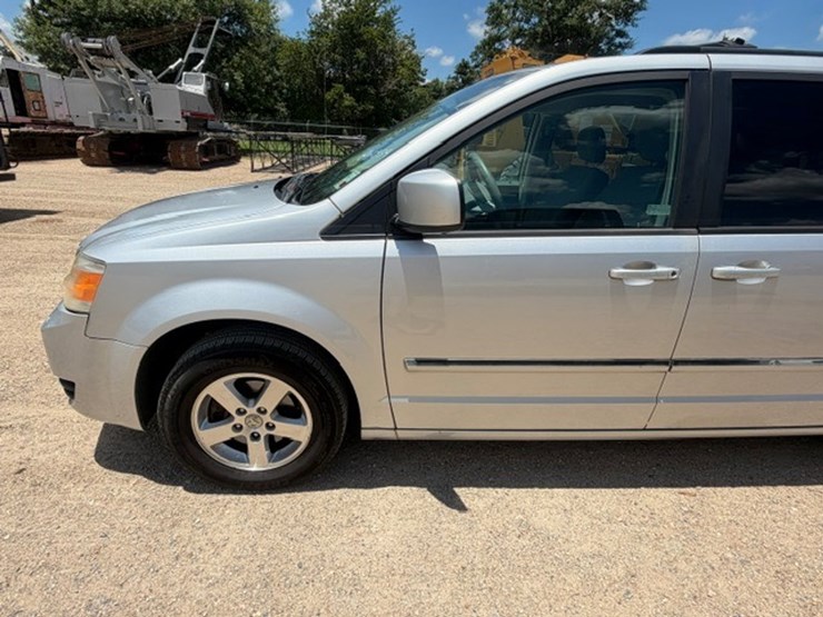 2009-dodge-grand-caravan-sxt-image-16