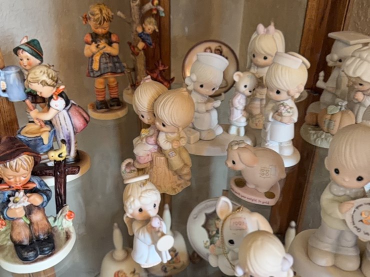 precious-moments-set,-also-more-goebel-pieces,-west-germany.-winning-bidder-takes-all-(19-total)-image-10