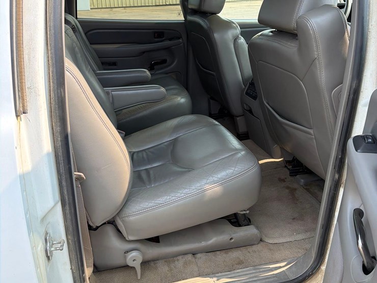 2005-gmc-yukon-denali-image-40