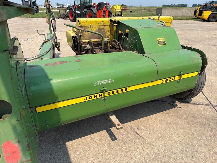 john-deere-3800-image-16