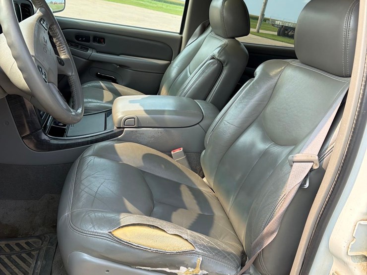 2005-gmc-yukon-denali-image-30