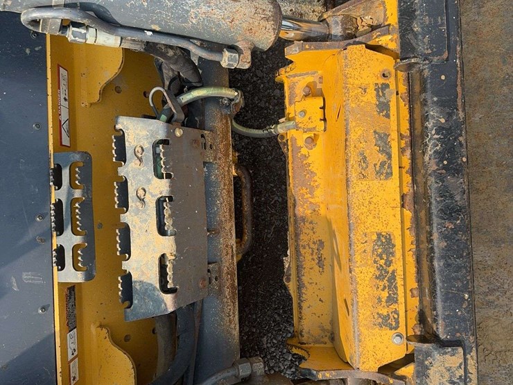 2018-deere-333g-image-11