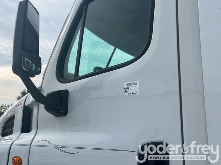 2018-freightliner-cascadia-113-image-15