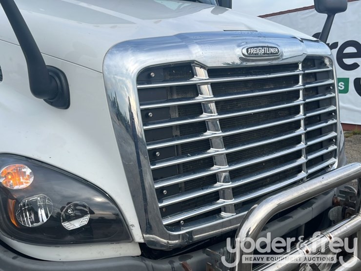 2018-freightliner-cascadia-113-image-34